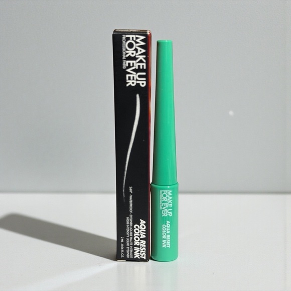Make Up For Ever Aqua Resist Liquid Eyeliner in Matte Mint Green Waterproof - Picture 2 of 5